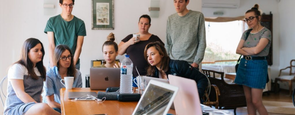 Internships In Ontario | Group of young adults